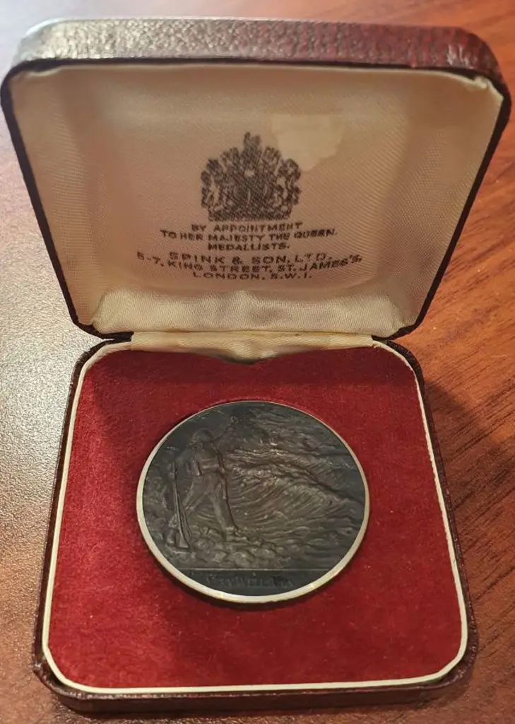 1965 Winston Churchill bronze illust medal in ... Image 1++