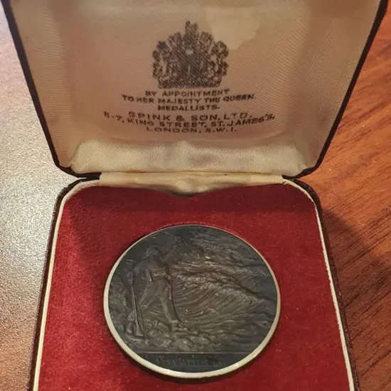 1965 Winston Churchill bronze illust medal in ...