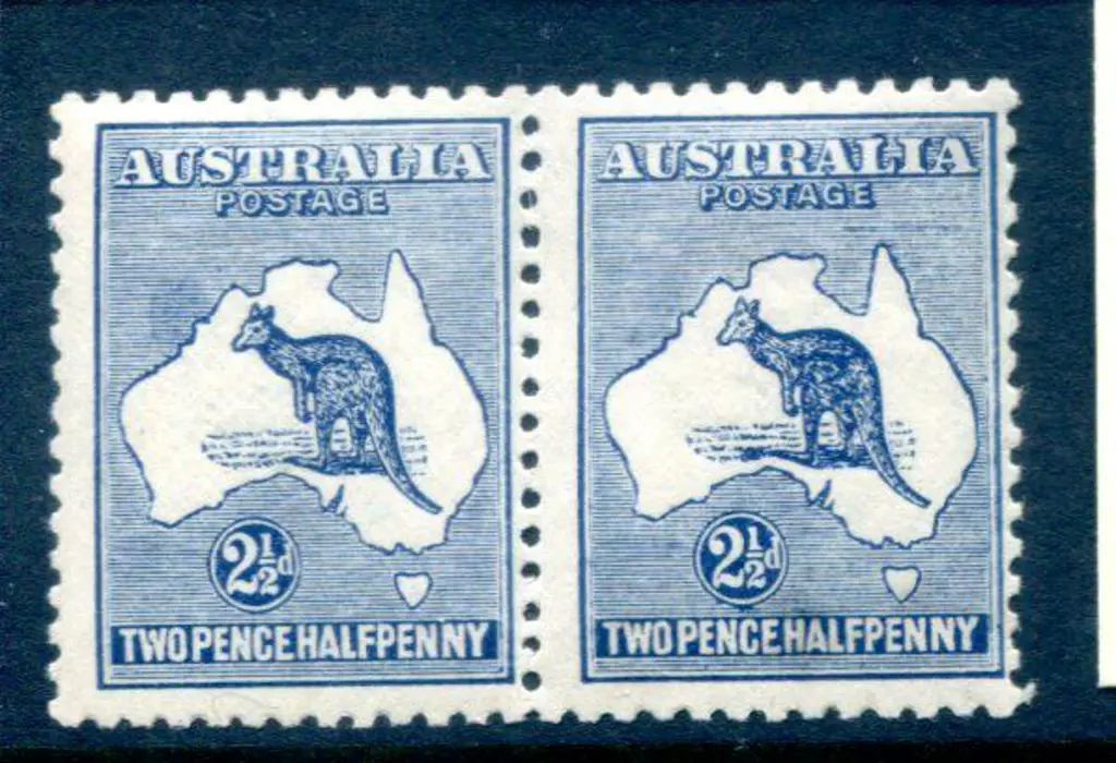 2½d pale bright blue horiz pair with "Retouch in ... Image 1++