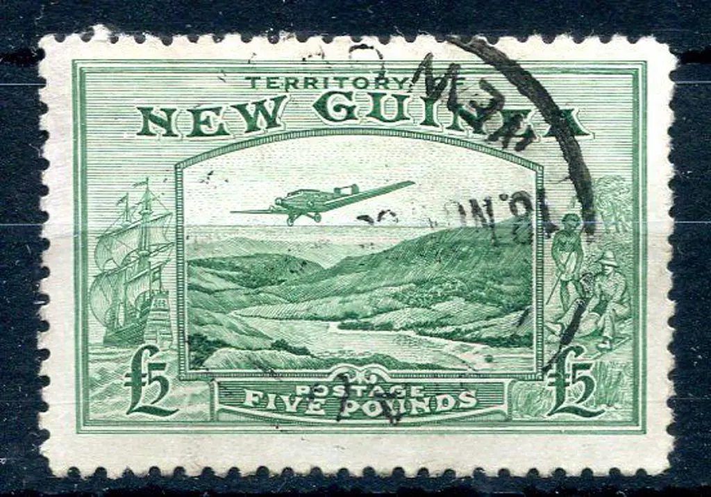 1935 £5 emerald-green Bulolo Goldfields Airmail. ... Image 1++
