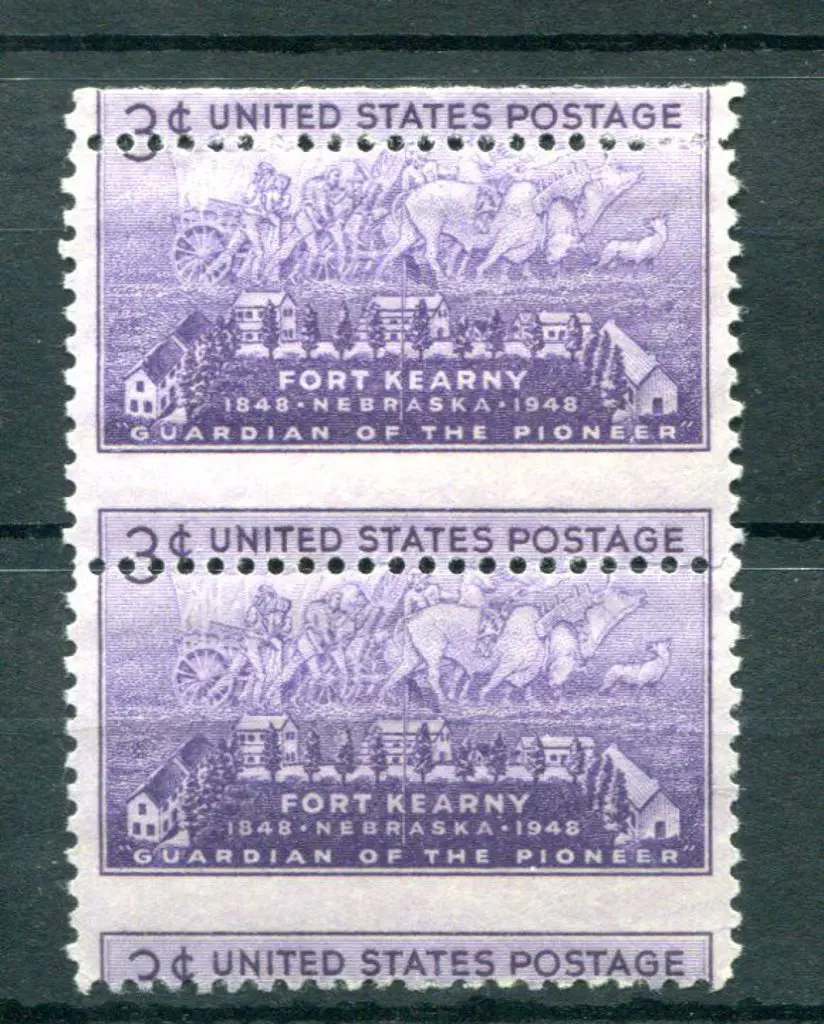 USA 1948 3¢ violet Fort Kearny vertical pair with ... Image 1++