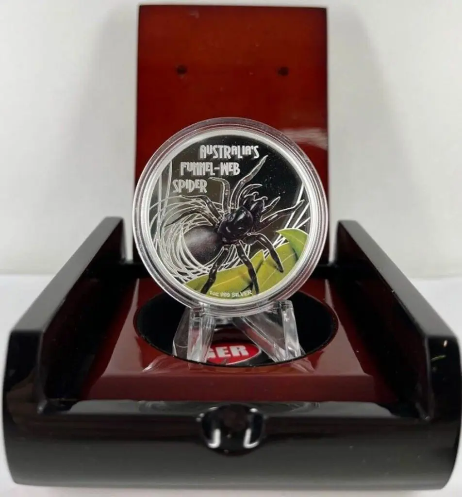 Tuvalu 2012 $1 Funnel-Web Spider & 2013 $1 Sea ... Image 1++