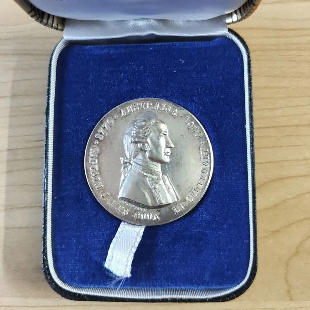 1970 Cooks Voyage of Discovery Bicentenary medal ... Image 1++