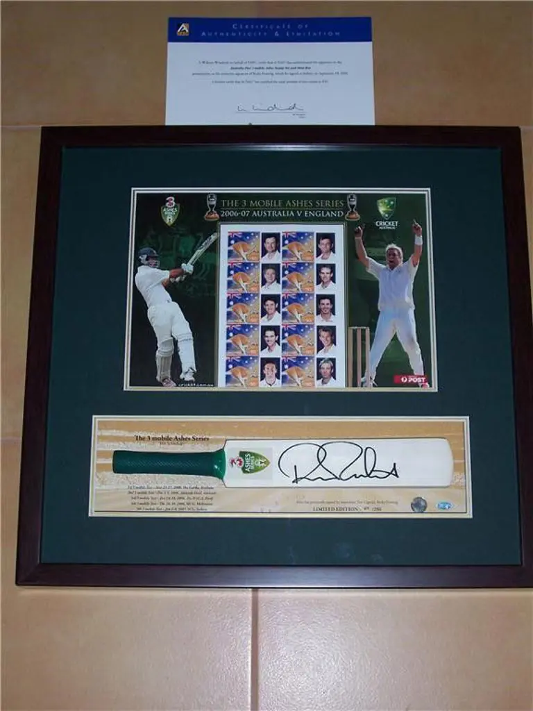 Cricket 2006 Ashes SES sheetlet plus Mini Bat ... Image 1++
