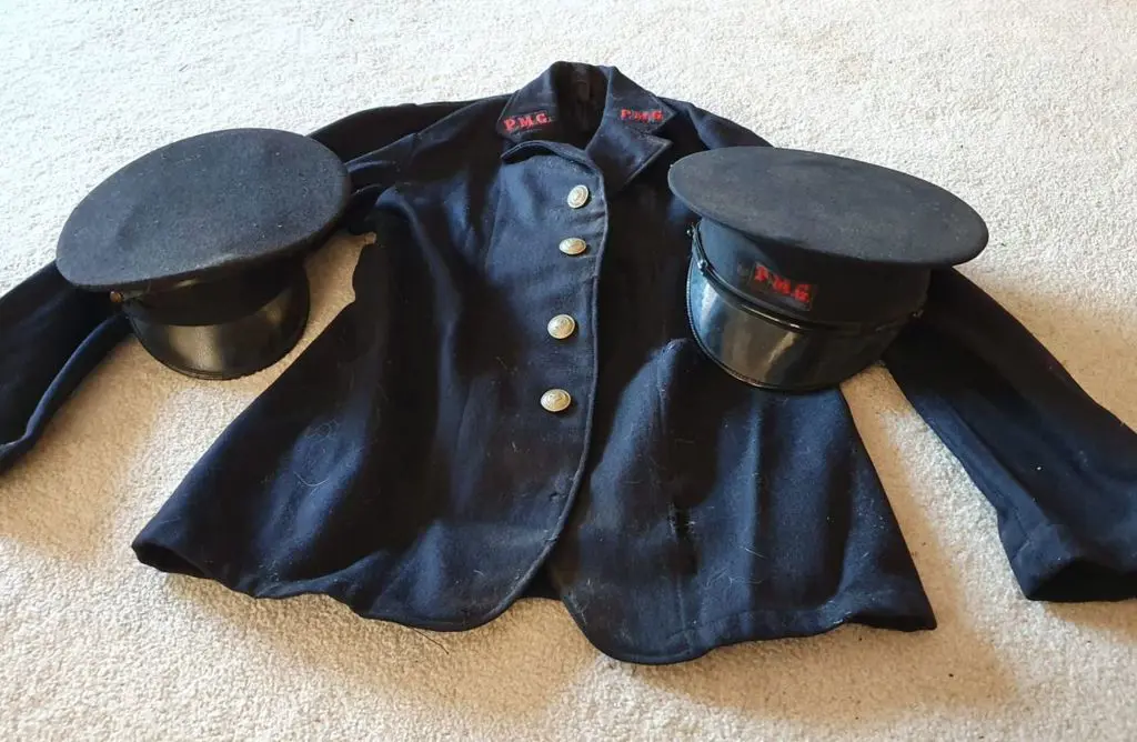 PMG Postman's original delivery cap with "P.M.G." ... Image 1++