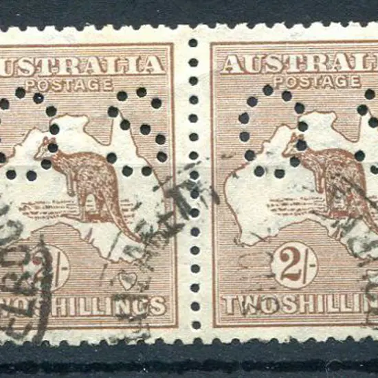 1915/28 2/- reddish-brown strip of 4 perfined ...