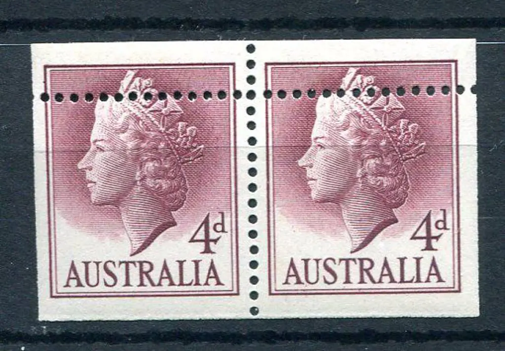 1957 4d claret QEII booklet pair with 6mm ... Image 1++