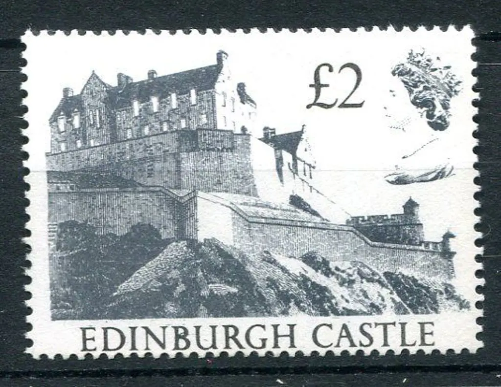 1988 £2 Edinburgh Castle forgery in a more ... Image 1++