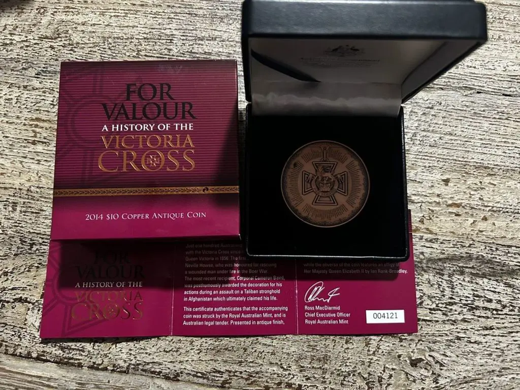 2014 $10 "For Valour, A History of the Victoria ... Image 1++