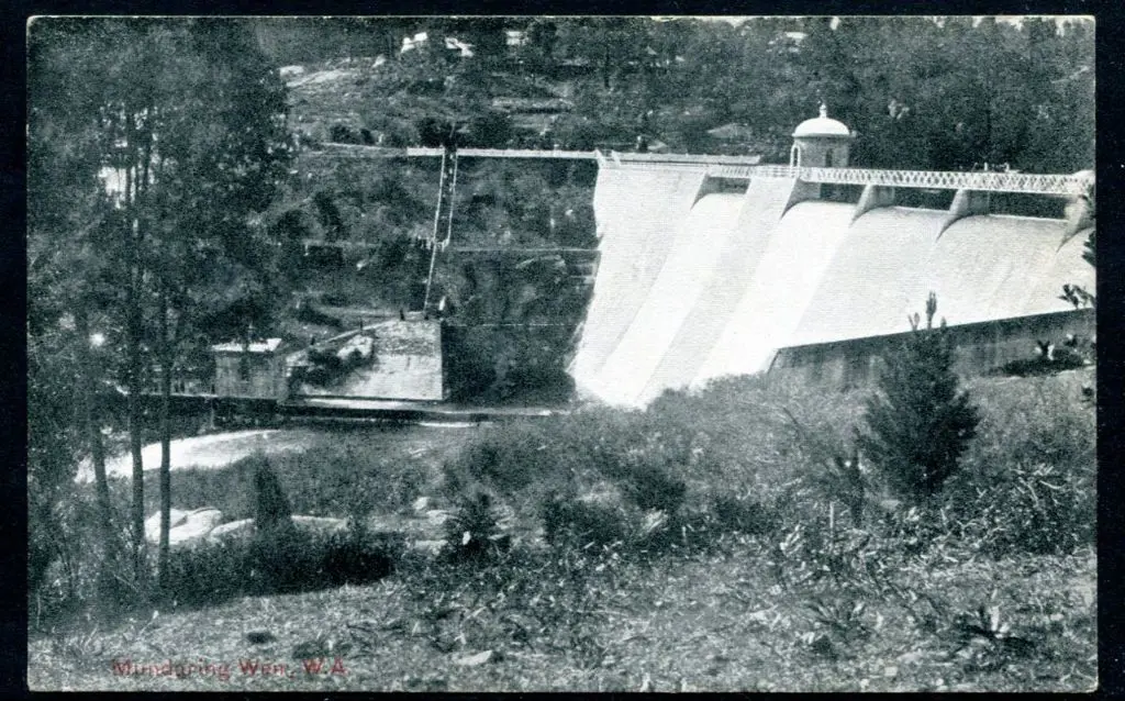 "Mundaring Weir, WA" in red text on b&w card ... Image 1++