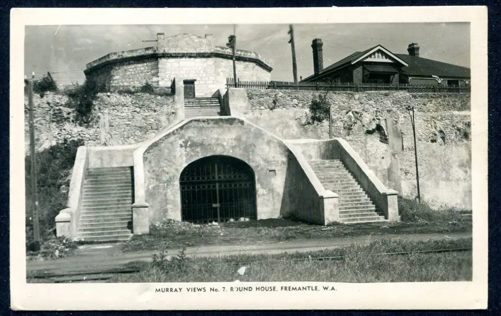 "Murray Views No. 7 Round house, Fremantle, WA" ... Image 1++