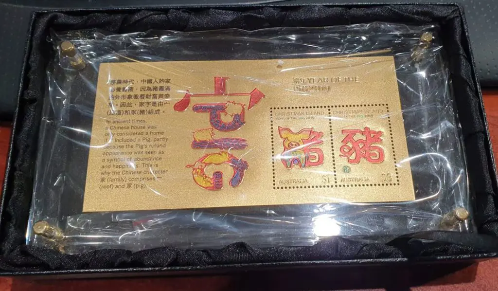 2019 Year of the Pig gold miniature sheet also ... Image 1++