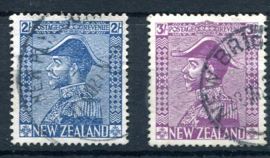 New Zealand 1926/34 2/- deep blue & 3/- mauve ... Image 1++