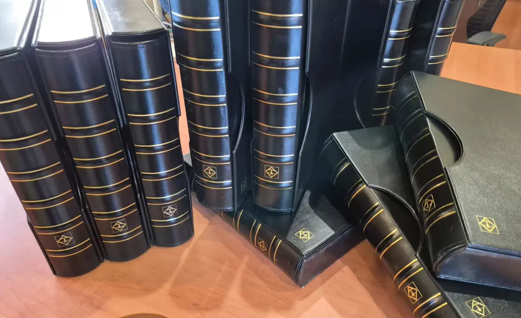 Lighthouse Grande Binders in black with slipcases ... Image 1++