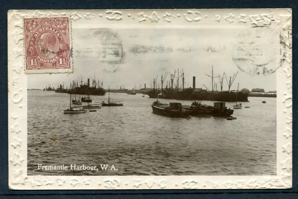 "Fremantle Harbour, W.A." photographic card with ... Image 1++