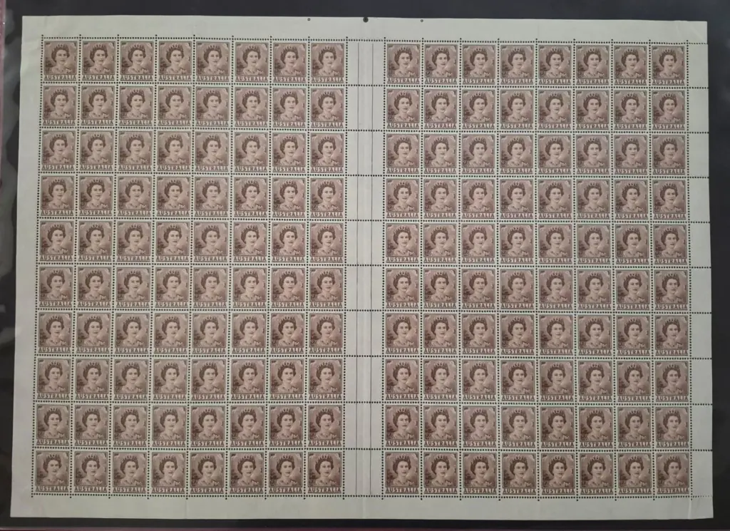 1962 2d reddish brown QEII in complete sheet of ... Image 1++