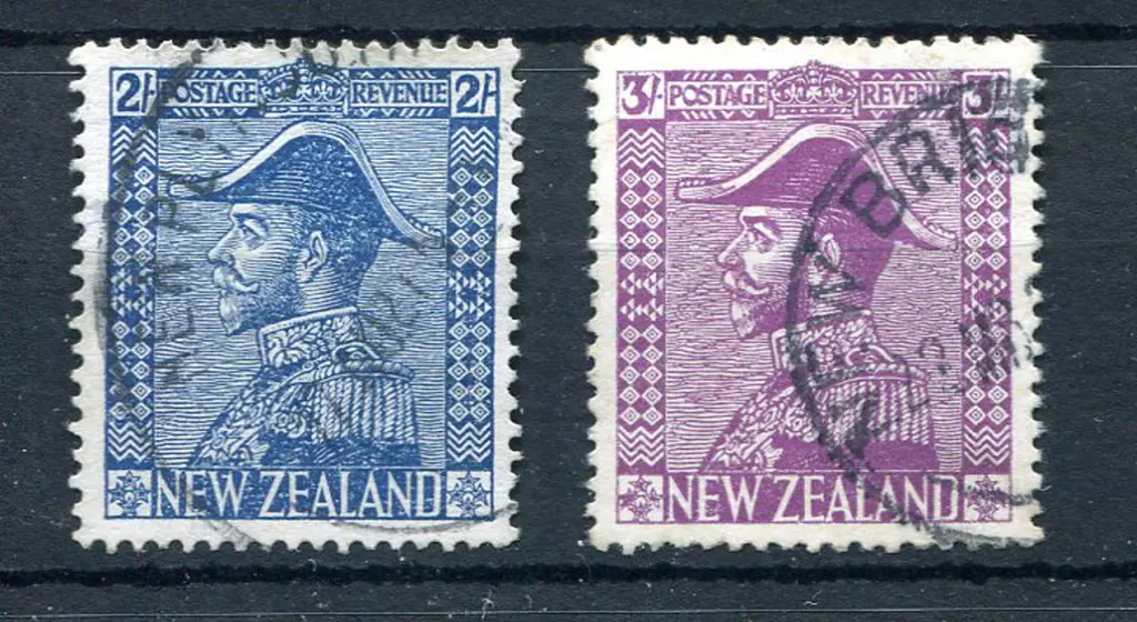 1926/34 2/- deep blue & 3/- mauve Jones paper. ... Image 1++