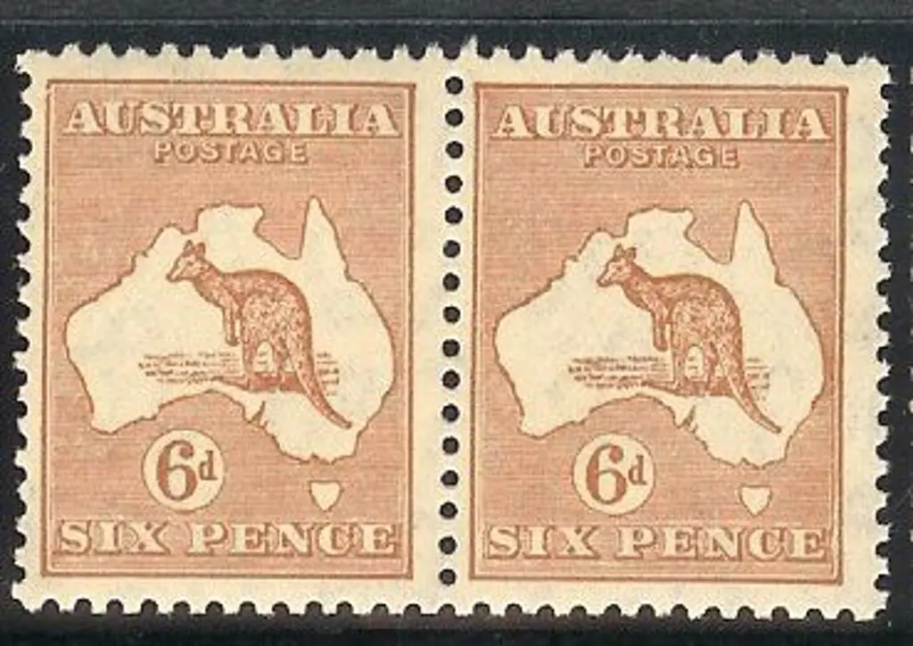 1932 6d chestnut kangaroo horiz pair. MUH SG 132 Image 1++