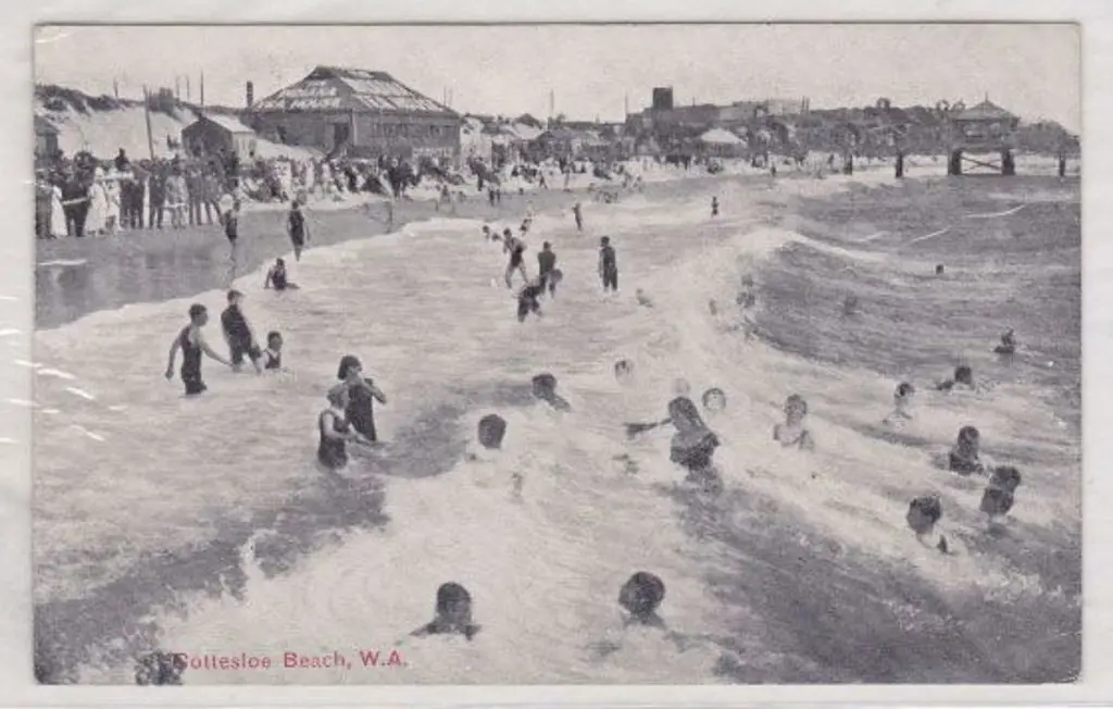 Cottesloe Beach B/White photo. Divided back. ... Image 1++