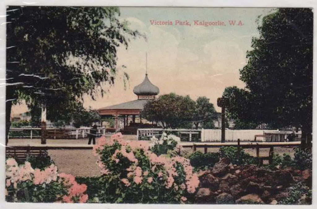 Victoria Park, Kalgoorlie, WA.  Faulk & Co. with ... Image 1++