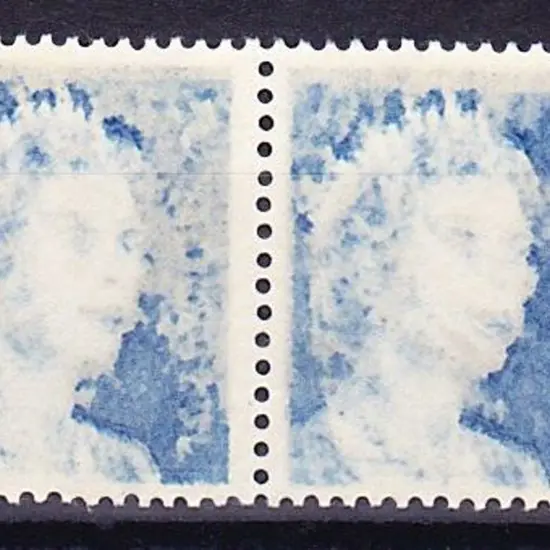 1967 5c blue QEII pair with full strong offset. ...